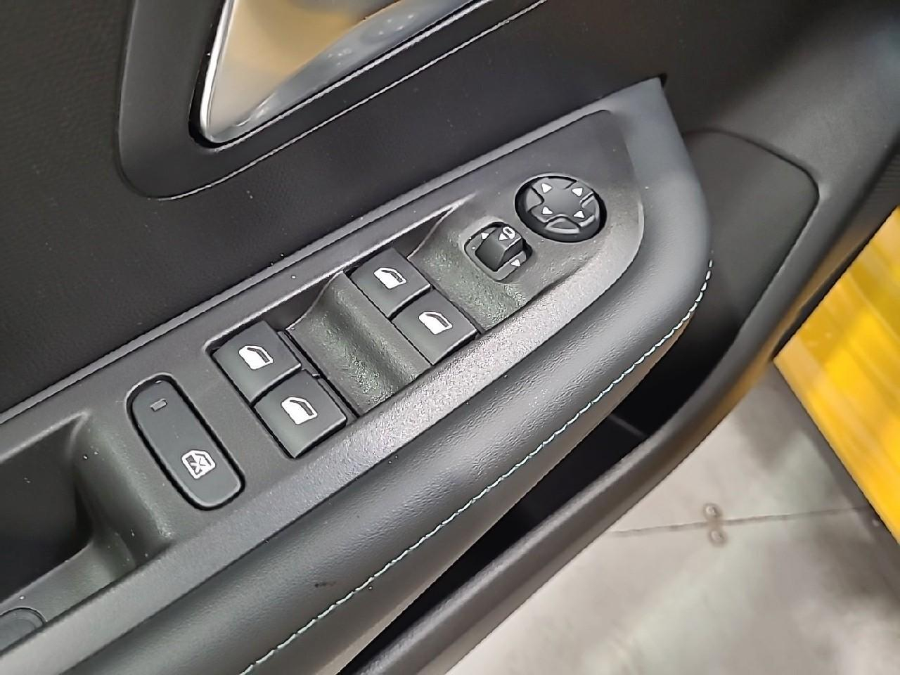 Peugeot 208 puretech 100 s&s bvm6 allure — photo 20
