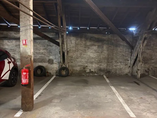 Place de Parking dans un Garage Privé - Chartrons / Balguerie