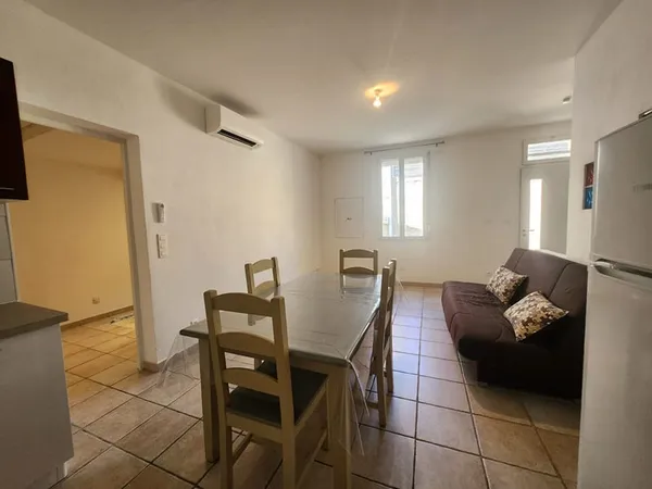 CHATEAURENARD - Maison de ville à louer - 3 pièces 58.83m² + petite dépendance