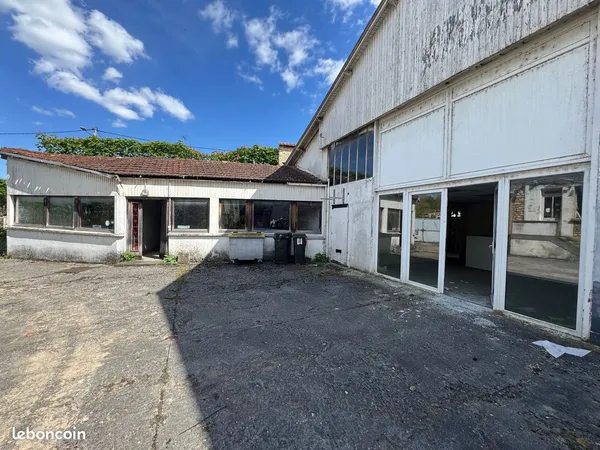 Local 800 m² Melun