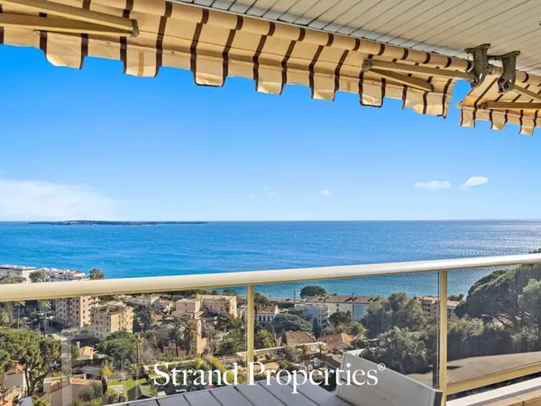 CANNES - Croix des Gardes - Appartement 3 pièces en parfait état avec terrasse, balcon et vue panora