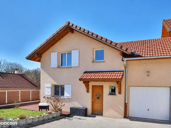 Maison lumineuse avec grande terrasse à Viry (74580), aux portes de Genève