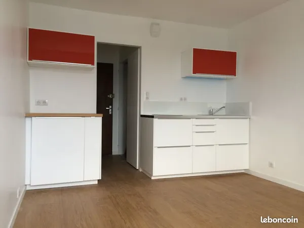 Rare, beau studio sans voisinage dans rue privée