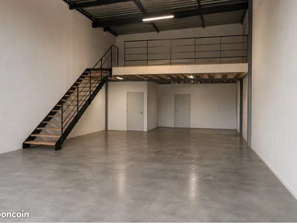 Local/entrepôt professionnel 160 m2