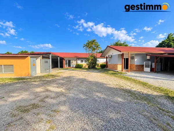 MACOURIA - Ensemble immobilier professionnel sur 2 936 m2 avec m