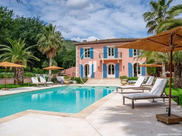 Maison 7 pièces 260 m²