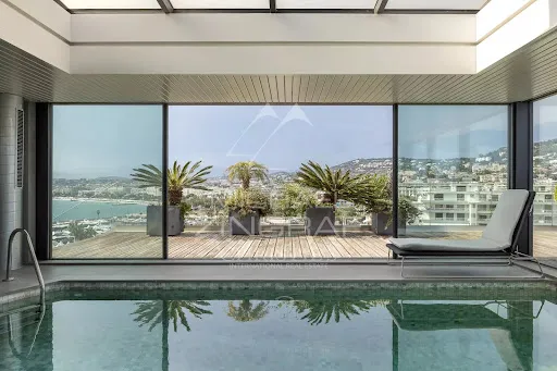 Villa 9 pièces 570 m²