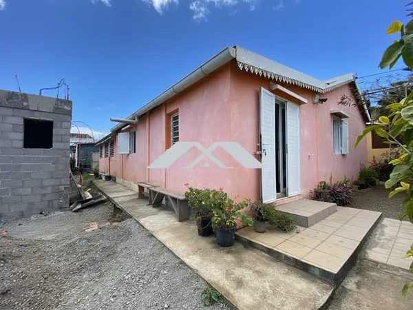Maison T4 à fort potentiel  Les Trois-Bassins
