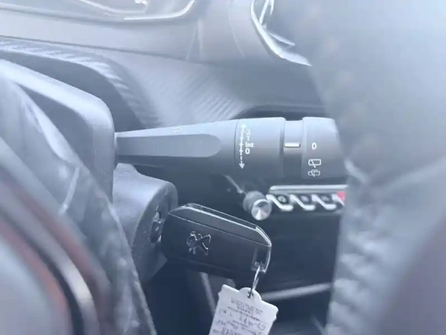 Peugeot 208 puretech 75 s&amp;s bvm5 — photo 44