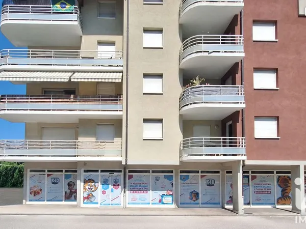 Local 209 m² Étrembières