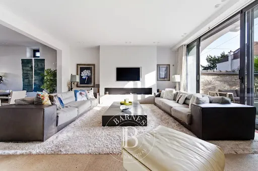Maison 10 pièces 577 m²