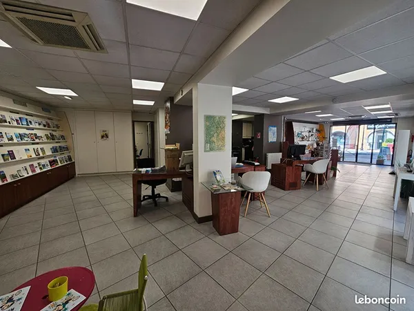 Local commercial 128 m² LE PONT DE BEAUVOISIN