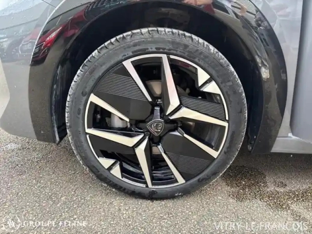 Peugeot 208 e- 156ch 54 kwh gt — photo 11