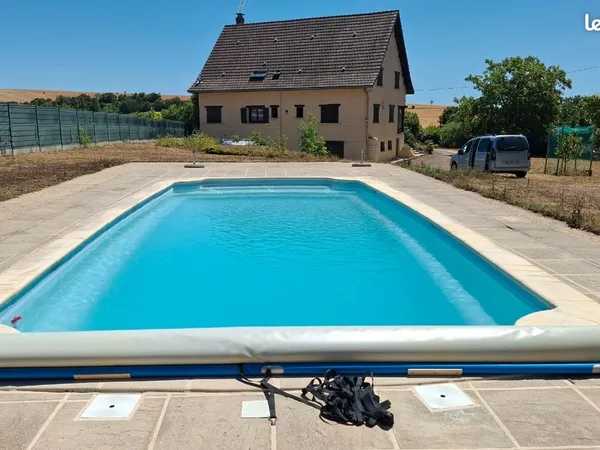 Maison avec piscine et espace professionnel
