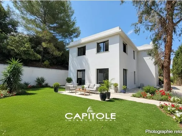 Antibes Juan les Pins à 5 minutes des plages: Villa neuve contemporaine de 4 pièces