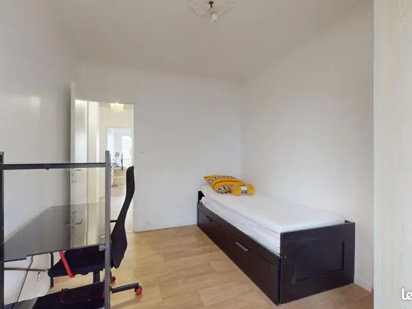 Chambre 4 pièces 70 m²