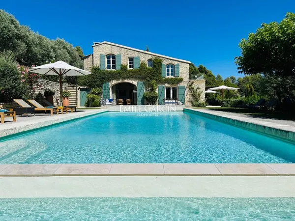 Mas à Louer en Provence : Élégance et Douceur de Vivre à Lacost