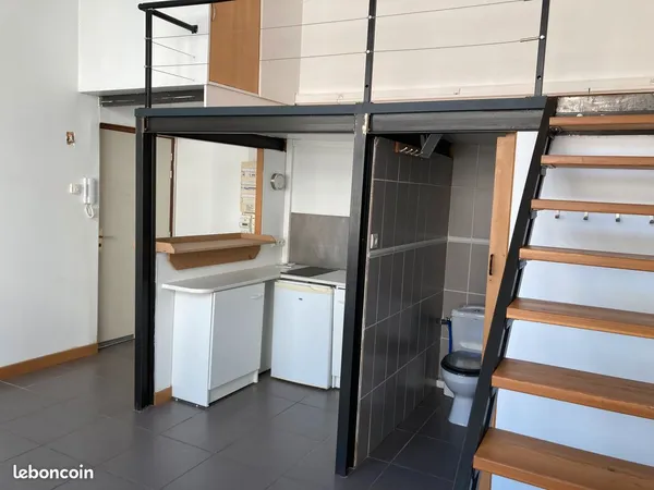 STUDIO AVEC MEZZANINE quartier FAURIEL