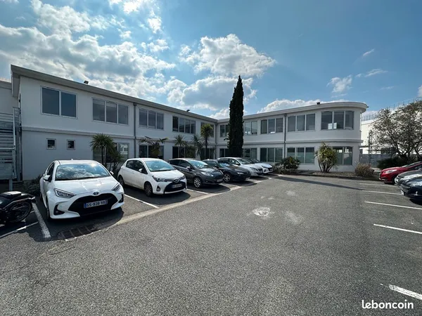 Local 440 m² BRUGES