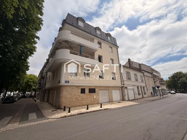 Appartement avec ascenseur et garage plein centre ville .