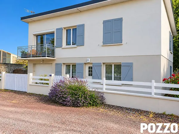 Agon Coutainville, immeuble tout proche centre, commerces et plages , trois logements en bon état gé