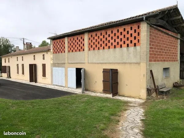 Ensemble Immobilier composé de 2 maisons, terrain plusieurs dépendances