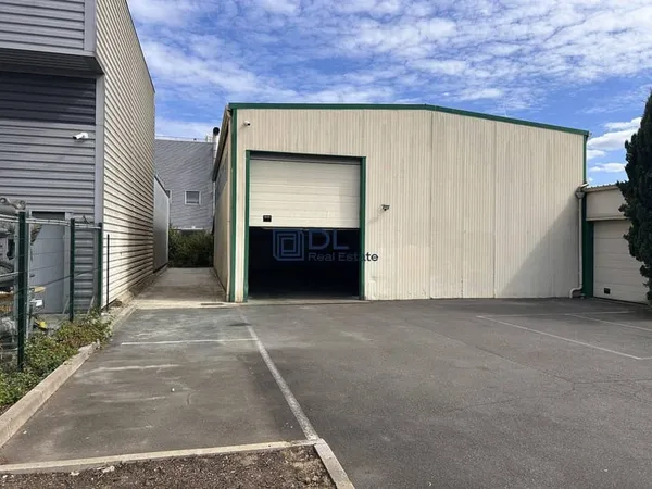 Entrepôt 600 m²