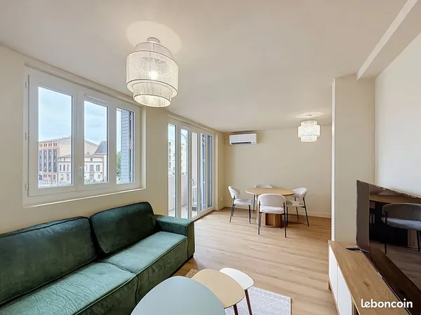 T2 meublé entièrement rénové - 47 m² - 2 balcons - Garage et cave