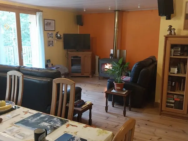 Charmante maison de plain-pied, idéalement située sur un terrain de 1500 m², offrant un cadre de vie