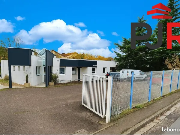 Bureaux 302 m² Custines