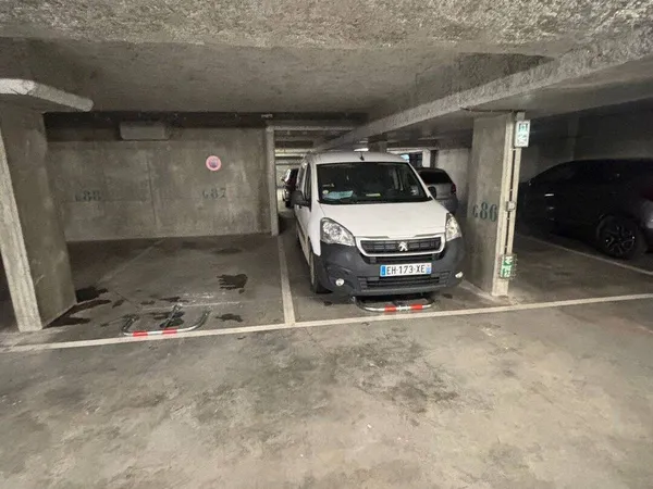 Parking 12 m²