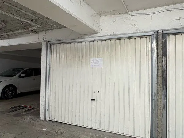 Loue Box fermé 13m2 CHATEAURENARD