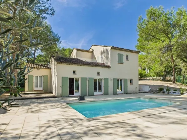 Belle maison dans le prestigieux Domaine du Golf de Pont Royal