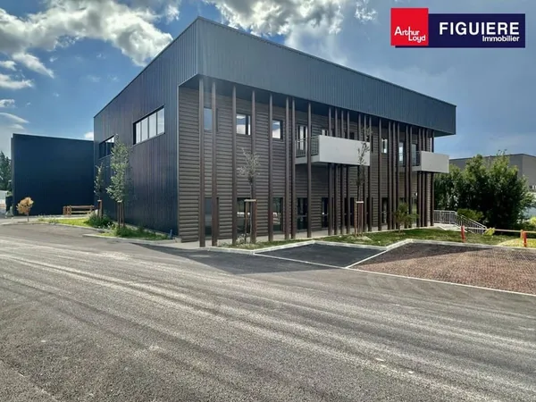 Local d'activité 675 m²