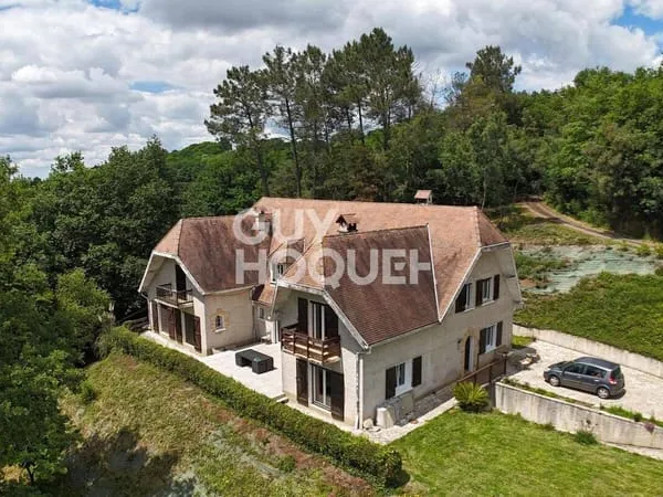 Maison 7 pièces 240 m²