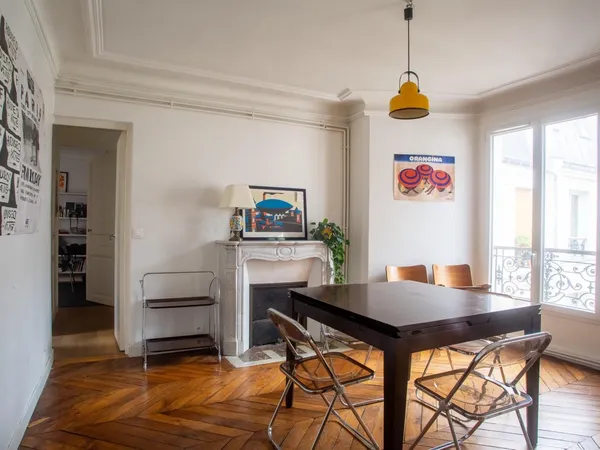 Loue-loue chambre dans appartement 75m² Paris 10ème