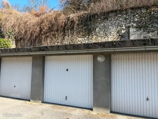 Garage 17 m2 Annecy centre