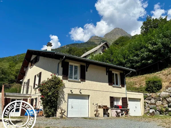 Propriété 4 pièces 238 m²