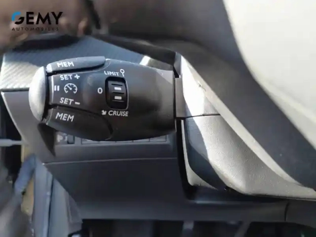 Peugeot 208 puretech 100 s&amp;s bvm6 — photo 18