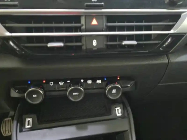 Citroën C4 puretech 130 s&amp;s bvm6 — photo 25