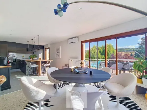 Maison 6 pièces 215 m²