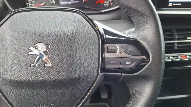 Peugeot 2008 puretech 100 s&amp;s bvm6 — photo 27