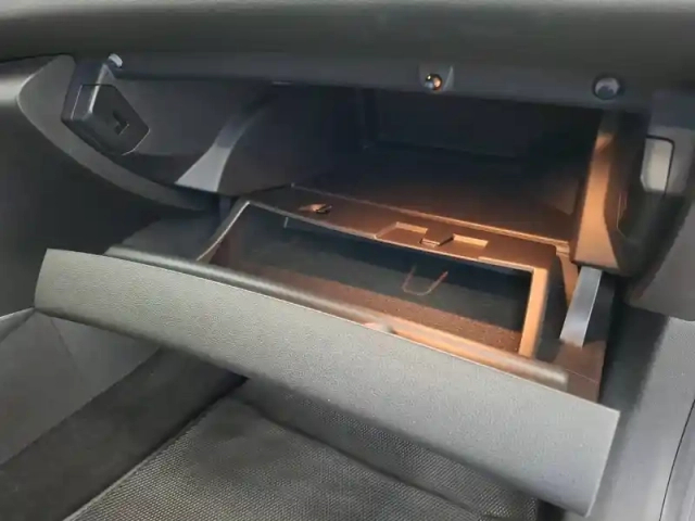 Renault Megane mégane iv berline tce 140 fap — photo 51