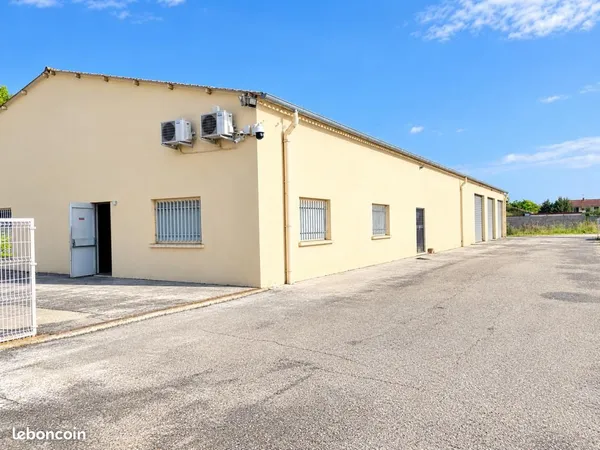 Local industriel 760 m²