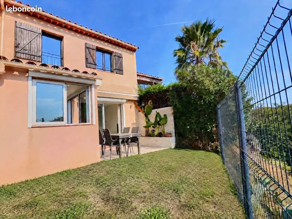 VENTE DIRECT PROPRIÉTAIRE - Villa T3 avec Vue Mer, Plein Sud & Piscine à Cagnes-sur-Mer
