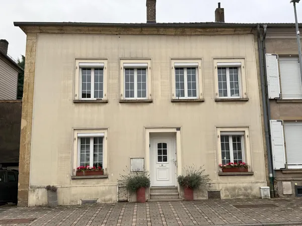 Maison mitoyenne de ville avec garage