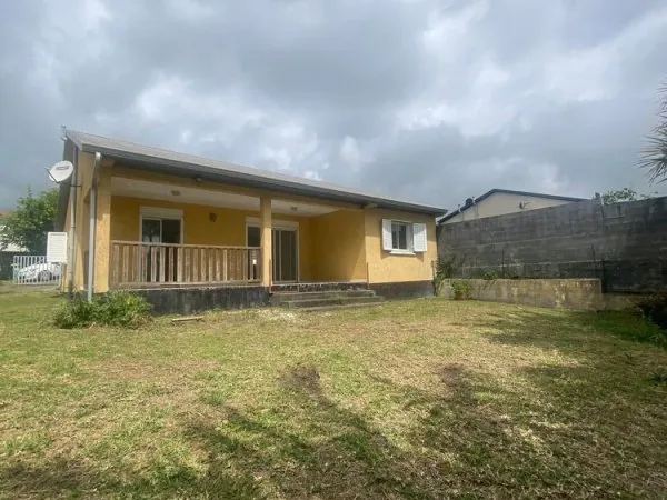 ORPI - TROIS BASSINS Maison rénovée avec vue mer de 90m²