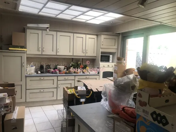 FONDS ET MURS COMMERCIAUX, APPARTEMENT ET 2 GARAGES