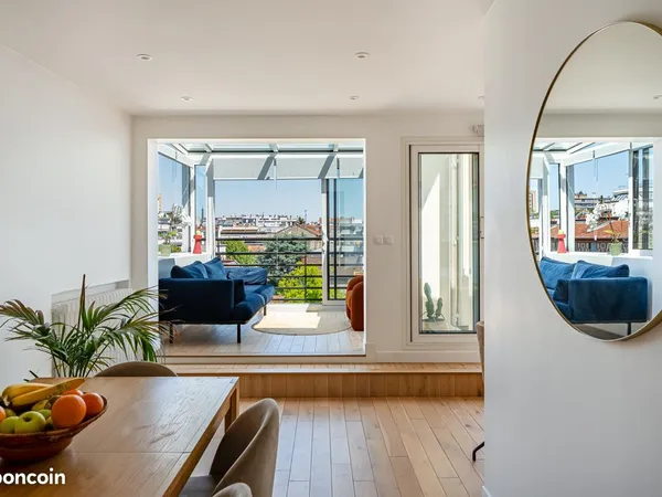 Dernier étage très lumineux, terrasse 16m² - 3 pièces meublé