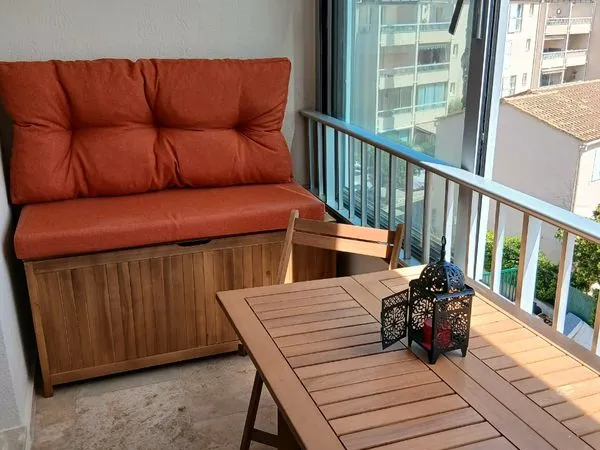 SANARY-SUR-MER - T3 60 m² entièrement rénové - Dernier étage - Vue dégagée - Sud-Est